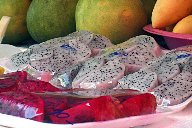 Visit Phi Phi market